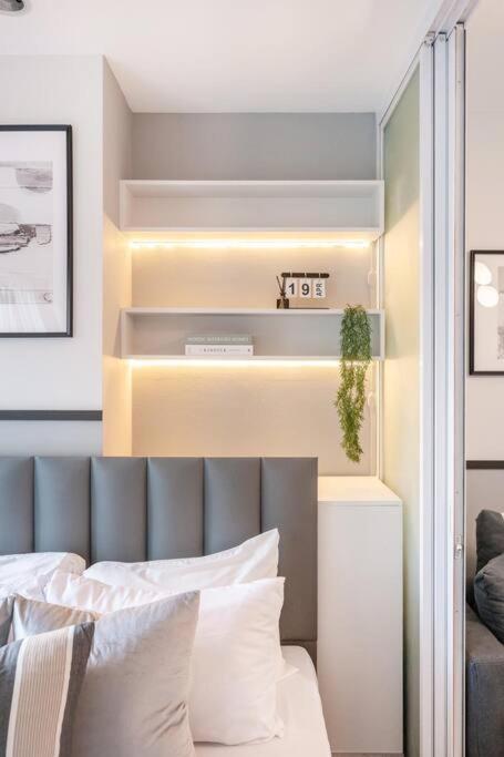 Sense Of London Bts Baring Apartman Bankhlongszamrong Kültér fotó
