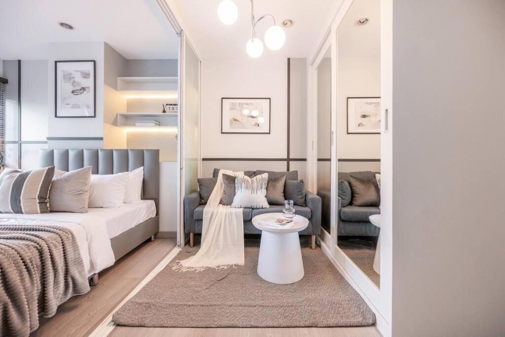 Sense Of London Bts Baring Apartman Bankhlongszamrong Kültér fotó