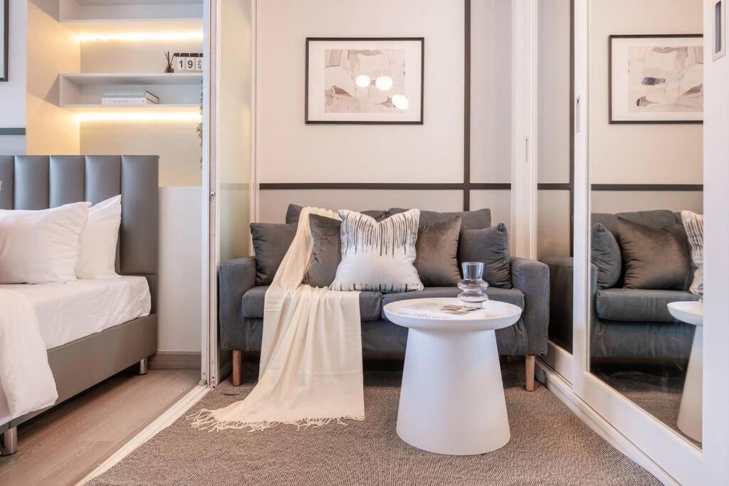 Sense Of London Bts Baring Apartman Bankhlongszamrong Kültér fotó