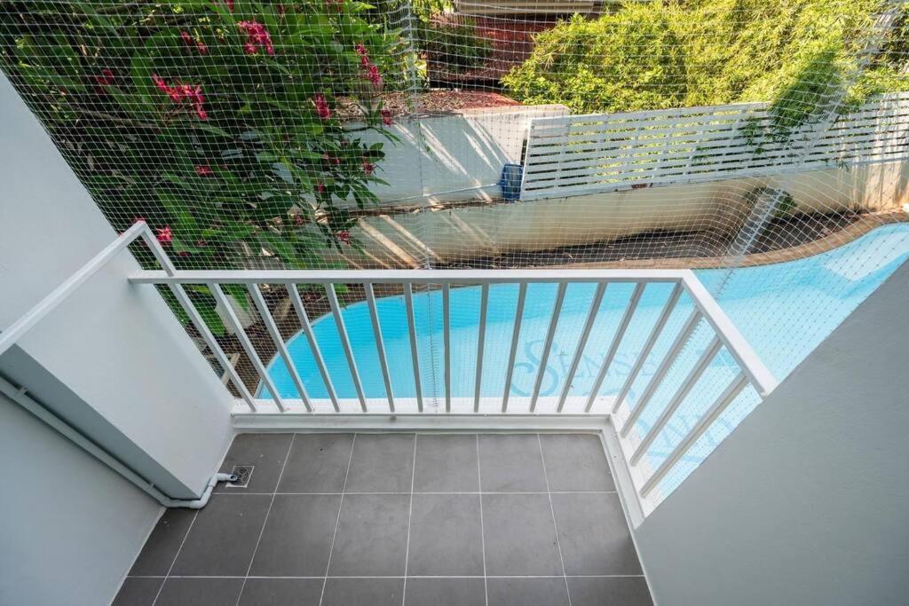 Sense Of London Bts Baring Apartman Bankhlongszamrong Kültér fotó