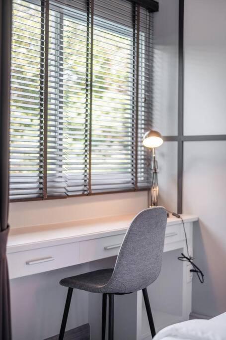 Sense Of London Bts Baring Apartman Bankhlongszamrong Kültér fotó