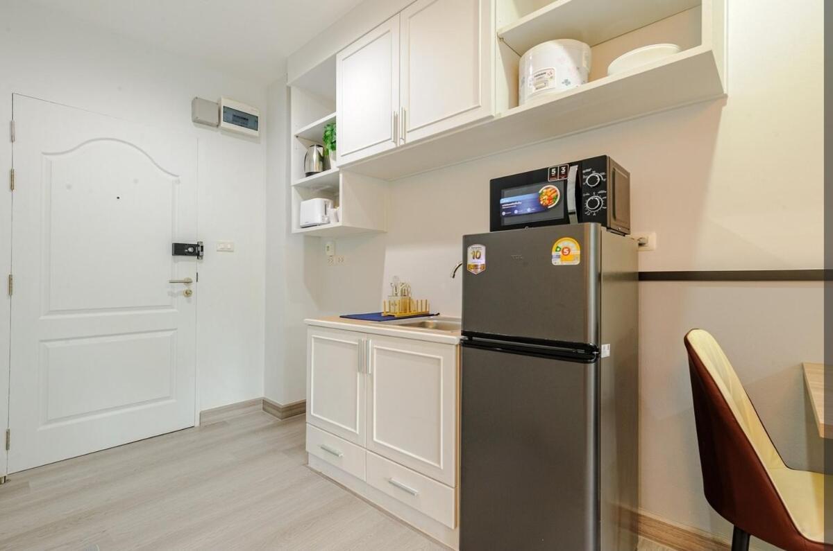 Sense Of London Bts Baring Apartman Bankhlongszamrong Kültér fotó