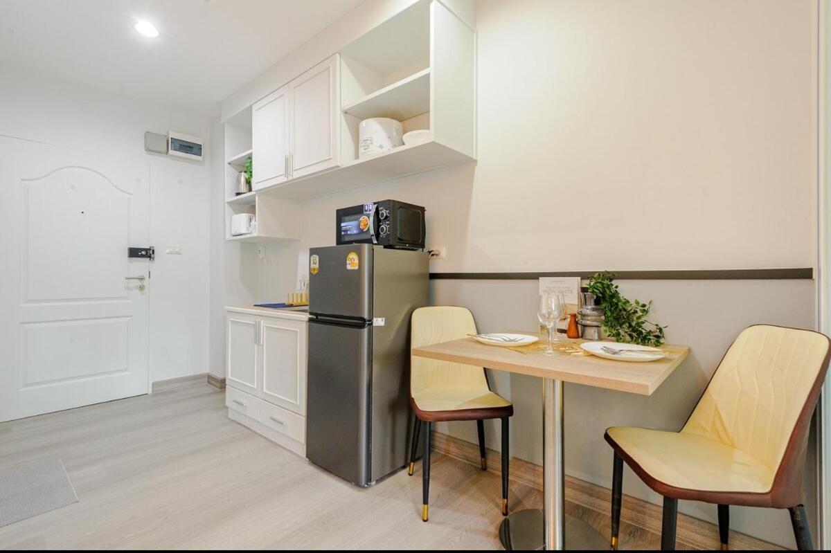 Sense Of London Bts Baring Apartman Bankhlongszamrong Kültér fotó
