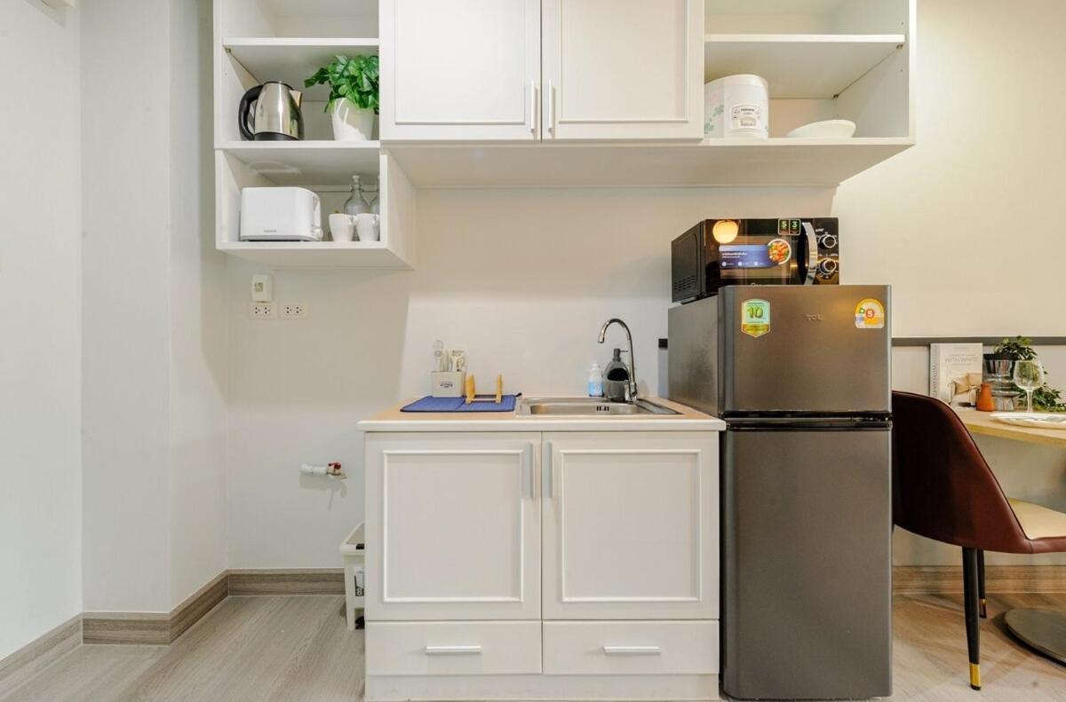 Sense Of London Bts Baring Apartman Bankhlongszamrong Kültér fotó