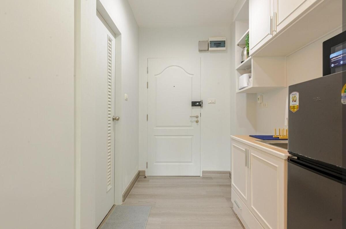 Sense Of London Bts Baring Apartman Bankhlongszamrong Kültér fotó